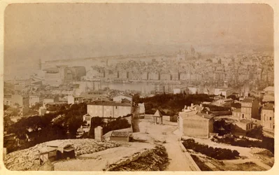 La ville de Marseille et ses environs vers 1885-1890 : Vue générale prise de Notre-Dame de la Garde, Collection privée
