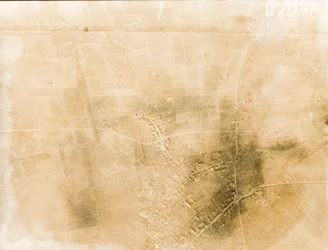 Photographies de reconnaissance aérienne britannique enregistrant les positions des tranchées sur le front occidental pendant la Première Guerre mondiale