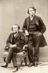 Johannes Brahms (1833-1897) compositeur allemand, assis, avec Joseph Joachim (1831-1907) violoniste et compositeur hongrois, et directeur du Conservatoire de Berlin