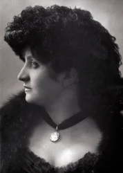 Portrait de Pauline Patry (Jeanne Cécile Pesty) (1856-?), actrice française de la fin du 19ème siècle