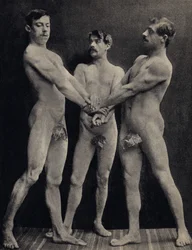 Le Serment des Horaces, trois hommes nus prêtant serment. Photographie, fin du XIXe siècle, Paris. Coll. Selva.