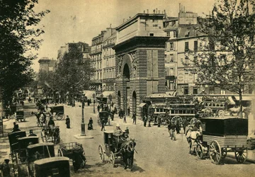 Vue de la Porte Saint-Denis, à Paris. Photographie, fin du 19e siècle, Paris. Coll. Selva