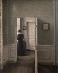 Intérieur avec une femme debout