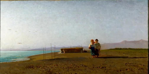 Vue de la plage de Viareggio au matin sur la côte toscane, deux silhouettes d