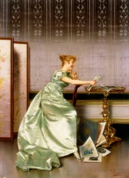 Une dame élégante admirant un portfolio de gravures