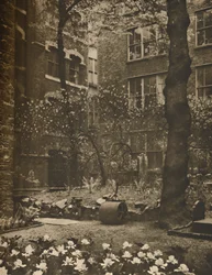 Le cimetière vide de ce qui était All Hallows Staining, vers 1935