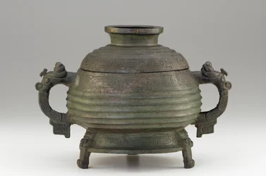 Vase (Kuei) et couvercle, 9e-8e siècle av. J.-C. (bronze)