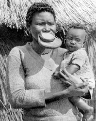 Une femme de la tribu Sara-Kaba, République du Congo, Afrique, 1936.