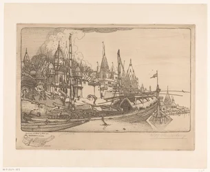 Bateau avec du bois de chauffage sur la rive du Gange à Bénarès