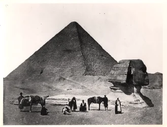 Le Sphinx et la Grande Pyramide de Khéops à Gizeh, vers 1860