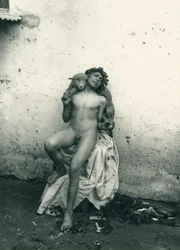 Jeune garçon tenant un mouton, Sicile. c1899