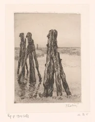 Trois pieux d