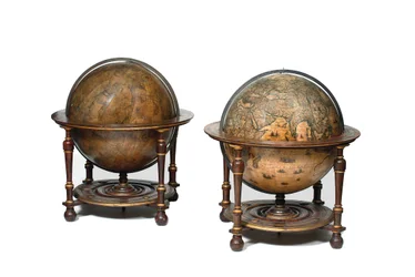 Grande paire de globes de bibliothèque, le terrestre 1645/48, le céleste après c.1630