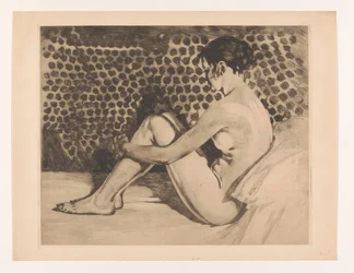Jeune femme nue, les bras autour des genoux. Nue, assise sur un divan, les genoux relevés