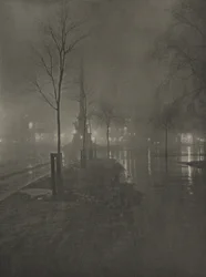 Nuit humide, Columbus Circle, New York, vers 1925 (photo)