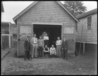 Portrait de groupe du boxeur anglais William Thomas Wells (Bombardier Billy Wells), de Jim Maloney, de Syd et d