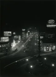 Vue nocturne à Columbus Circle, vers 1910-21