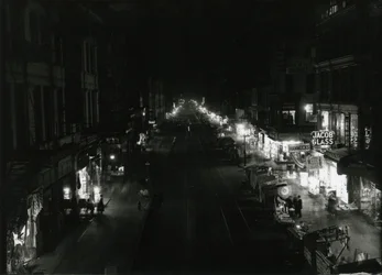 Vue nocturne de Grand Street à Orchard Street, NYC, 1917