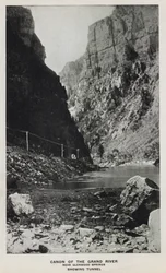 Canyons du Colorado : Canyon de la Grand River, près de Glenwood Springs, montrant le tunnel