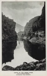 Canyons du Colorado : Canon de la Grand River, près de Glenwood Springs, montrant le miroir (photo n/b)