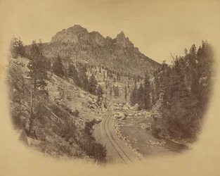 Col de montagne avec voies ferrées