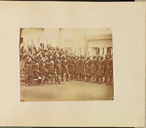 [Portrait de groupe du personnel militaire]