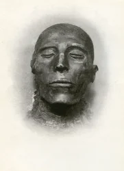 Tête de la momie de Séthi Ier, pharaon égyptien de la 19e dynastie, vers 1279 av. J.-C., 1926