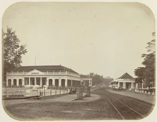 Société Harmonie et le magasin Oger Frères à Batavia