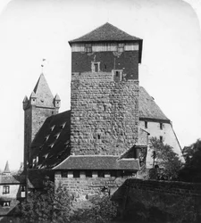 La tour quintagonale Funfeckiger Thurm, Kaiserstallung, Nuremberg, Allemagne, vers 1900