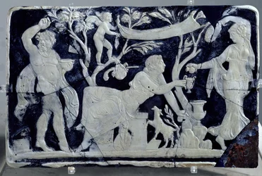 Camée représentant la toilette de Vénus, avec une servante et Dionysos