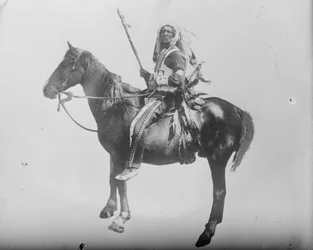 Chef Deep Sky, Indien, à cheval, vers 1900