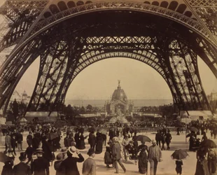 La base de la tour Eiffel, Exposition de Paris