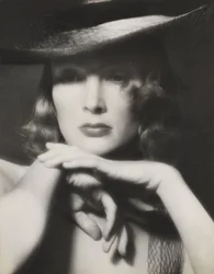 Femme au chapeau, vers 1960
